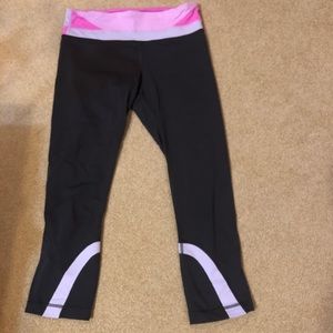 Grey lululemon legging, crop, light pink accents